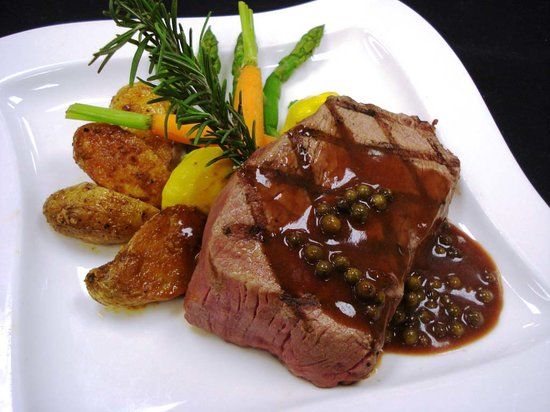 LUNA Restaurant & Lounge